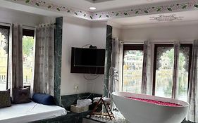 Mannat Udaipur Lakeview Boutique